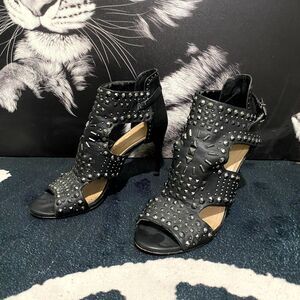 BCBG Maxazria Runway Prose Heel Women 10M Black Leather Slingback Cutout Studded